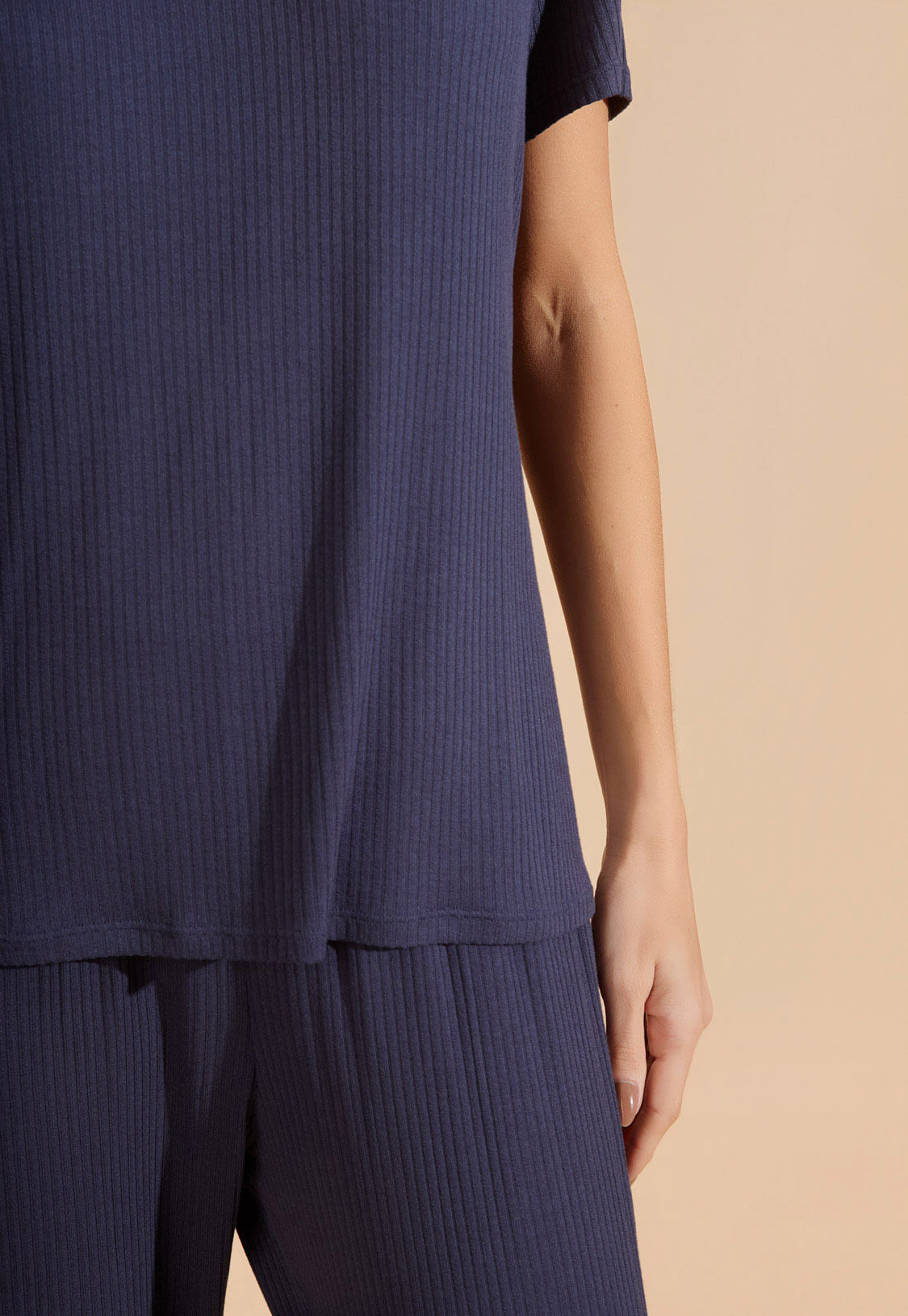 pijama-manga-curta-com-capri-de-viscose-canelada-20849-21092_2