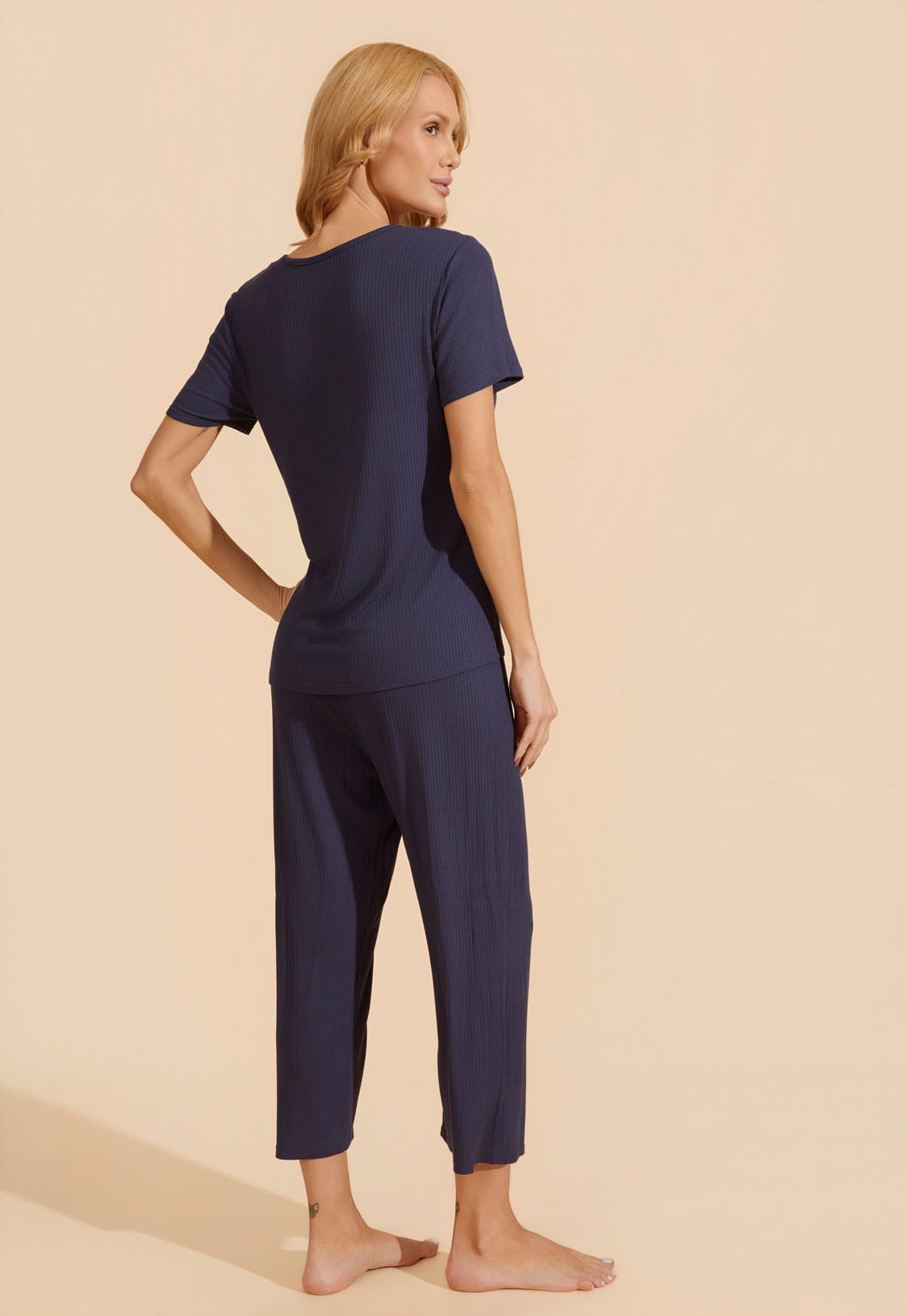 pijama-manga-curta-com-capri-de-viscose-canelada-20849-21092_3