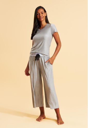 Pijama Recco Manga Curta com Capri de Viscoflex