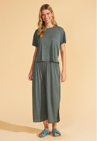 Pijama Manga Curta Com Calça Midi de Microdry Recco