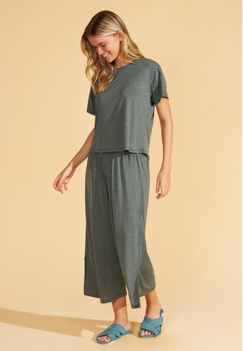 Pijama Manga Curta Com Calça Midi de Microdry Recco