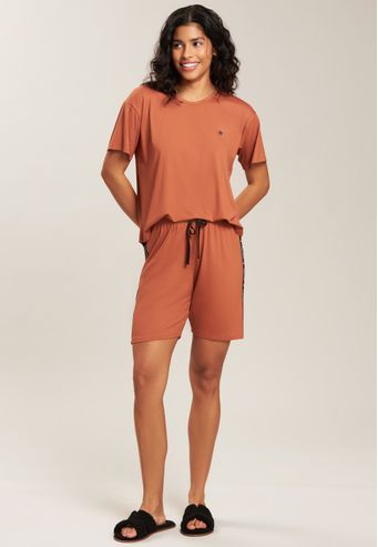 Pijama Baunilha Manga Curta Com Meia Coxa de Viscose Stretch