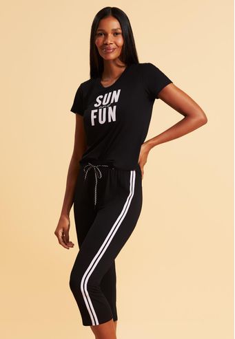 Pijama Recco Manga Curta e Capri de Viscose Stretch