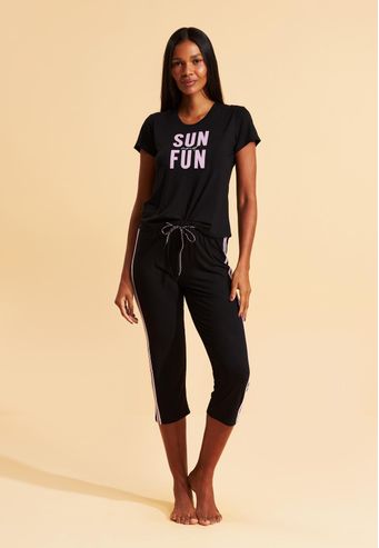 Pijama Recco Manga Curta e Capri de Viscose Stretch