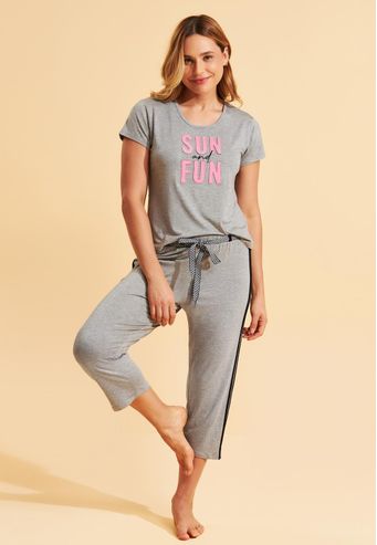 Pijama Recco Manga Curta e Capri de Viscose Stretch