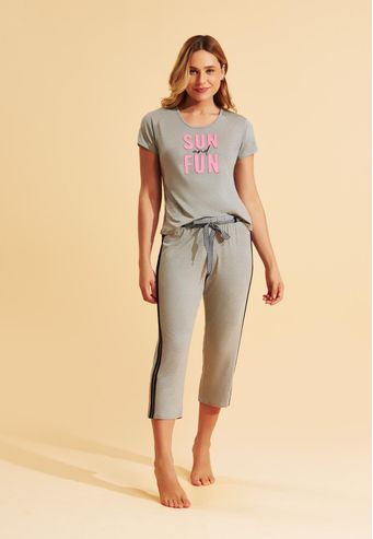 Pijama Recco Manga Curta e Capri de Viscose Stretch