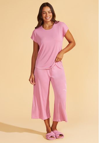 Pijama Manga Curta e Calça Midi de Microfibra Recco