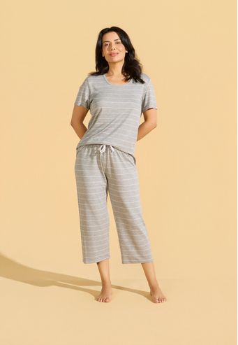 Pijama Manga Curta com Capri
